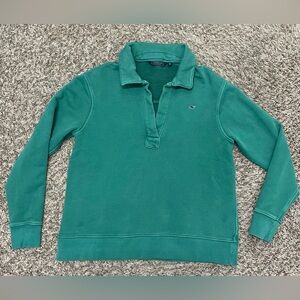 Women’s Vineyard Vines terry sweatshirt with collar.